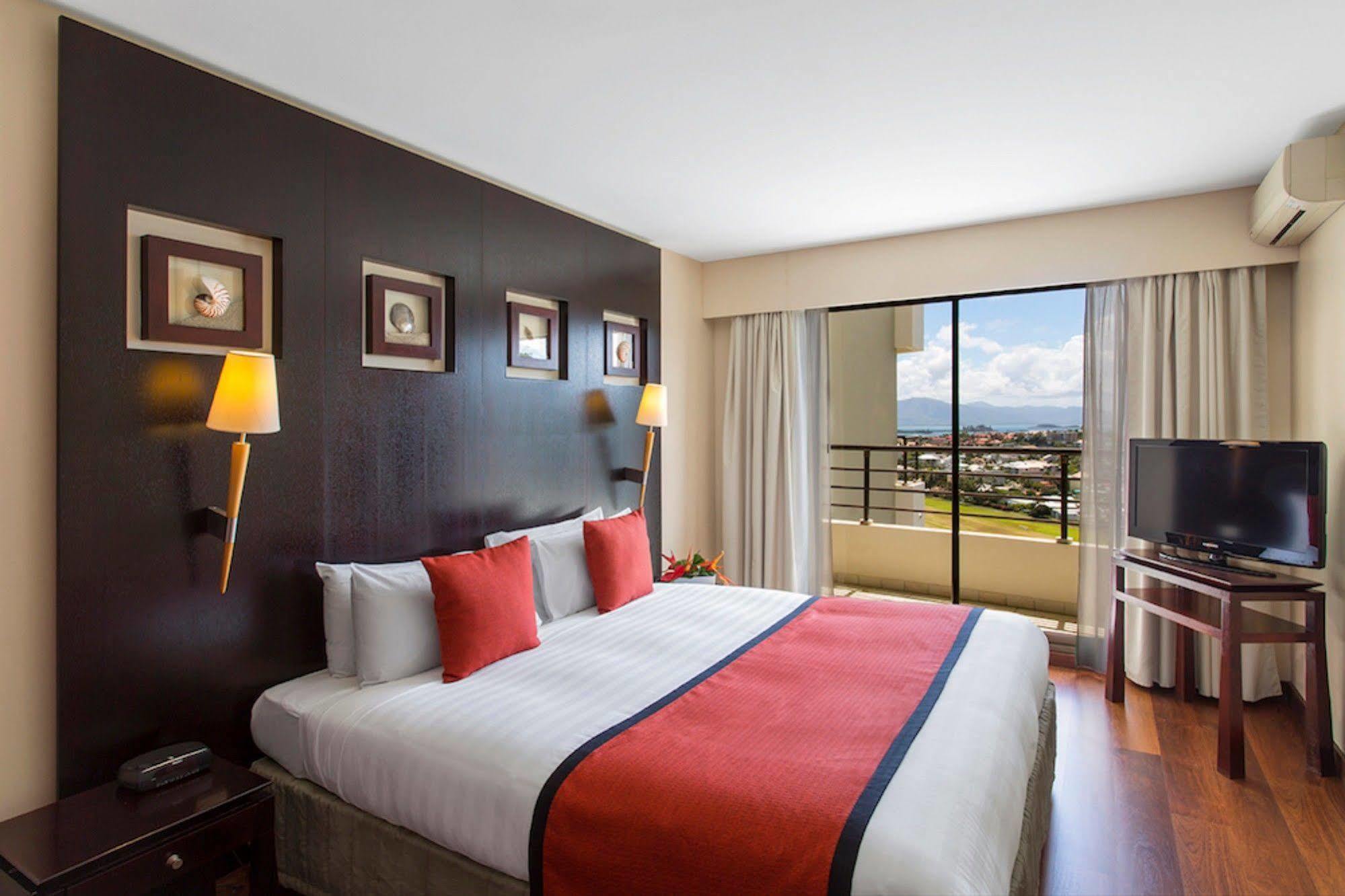 Ramada Hotel & Suites By Wyndham Нумеа Экстерьер фото